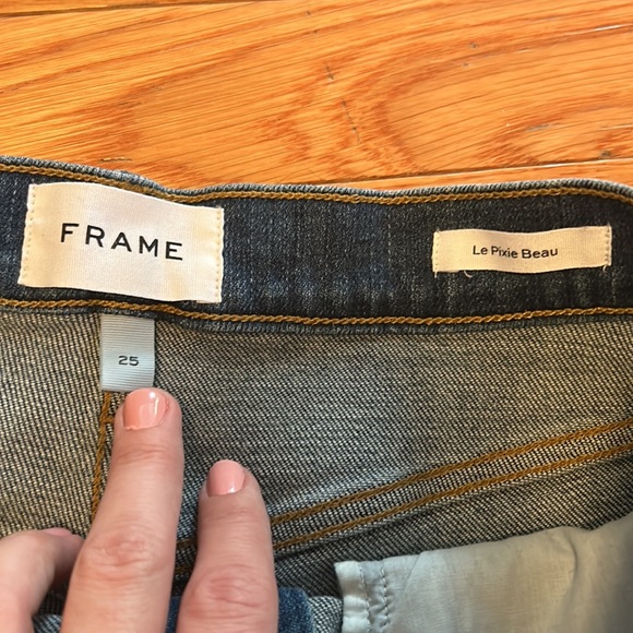 FRAME Le Pixie Beau Distressed Cropped Jeans - Picture 3 of 4